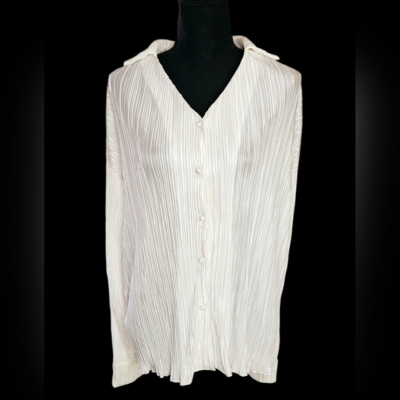 Showpo White Plisse Blouse - Picture 1 of 6